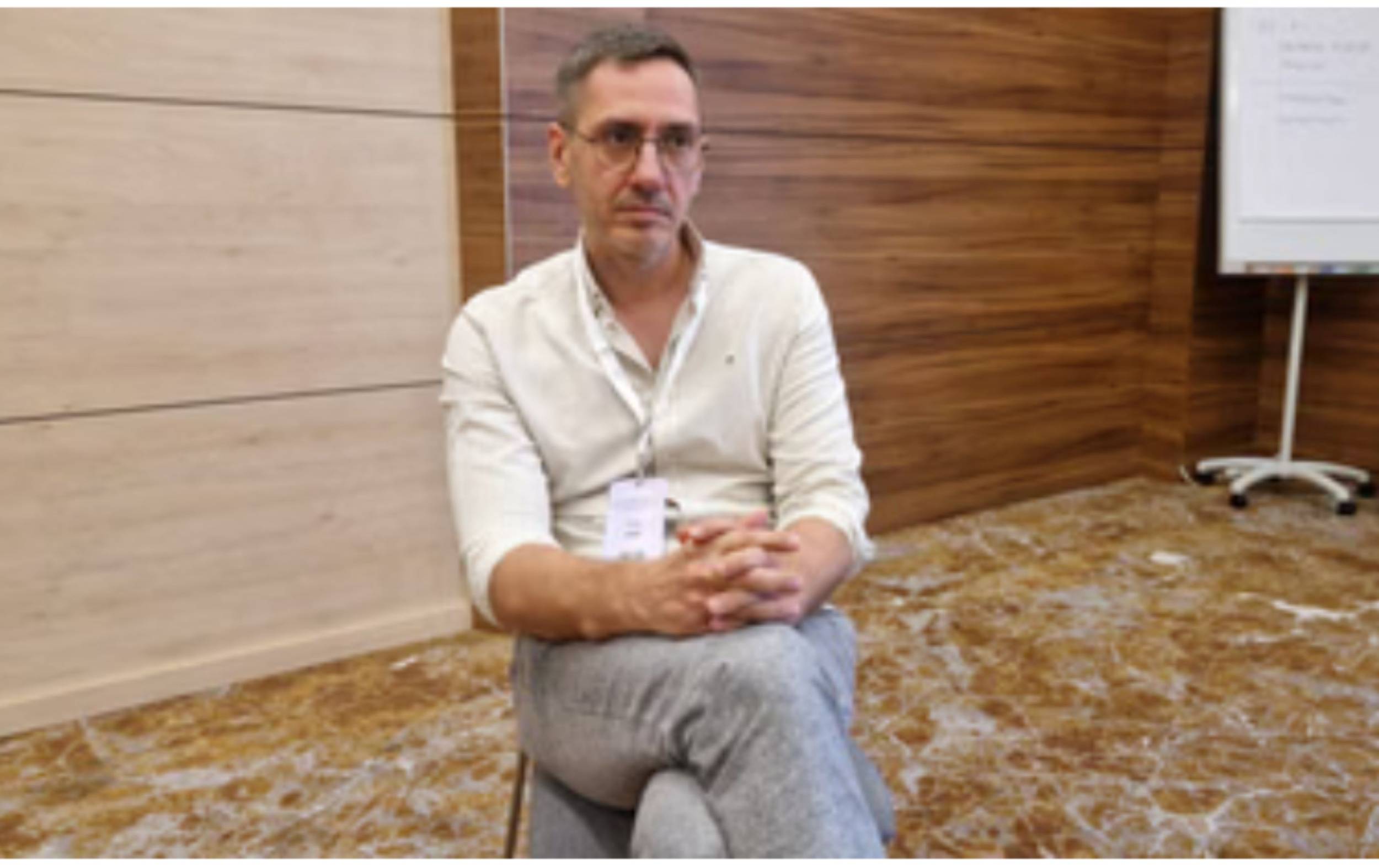 Revoluția fără bisturiu: Dr. Ionuț Sandu explică cum pot fi tratați nodulii tiroidieni printr-o simplă înțepătură de ac - Video YouTube